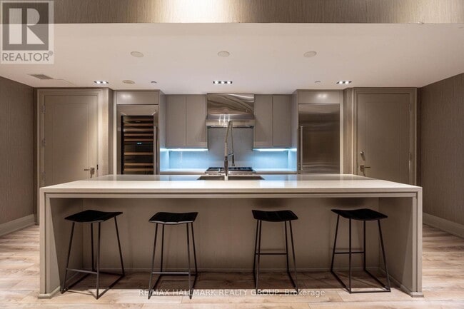 Photo du bâtiment - 111 Champagne Ave S