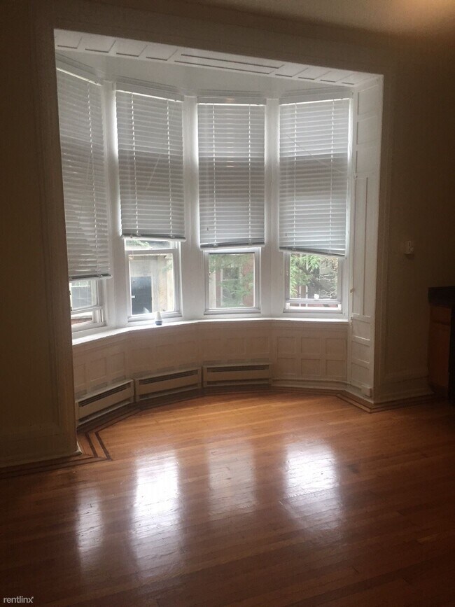 Building Photo - 1 br, 1 bath  - 927 Spruce St Apt 2F