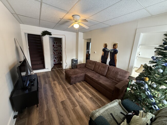 Building Photo - 134 Niagara St