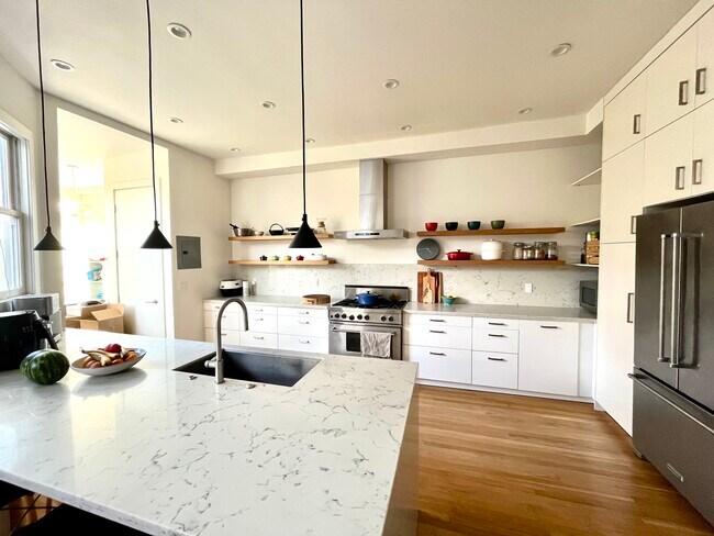 Foto del edificio - 740 Haight St