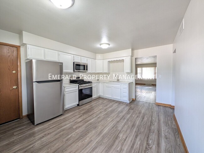 Foto del edificio - 590 N Mulford Rd