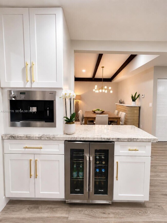 Foto del edificio - 958 Mockingbird Ln