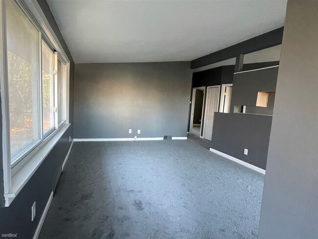 Building Photo - 3 br, 1 bath House - 468 Bay St 468 Bay