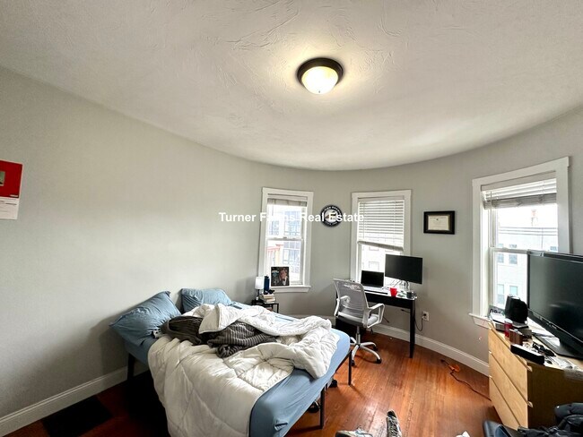 Building Photo - 1085 Dorchester Ave