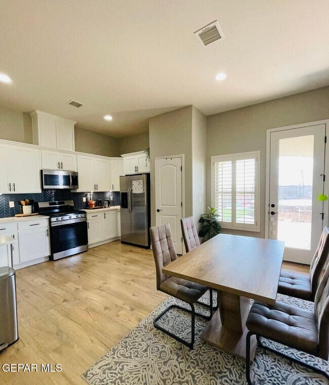 Building Photo - 2220 Tierra Delmonte Dr
