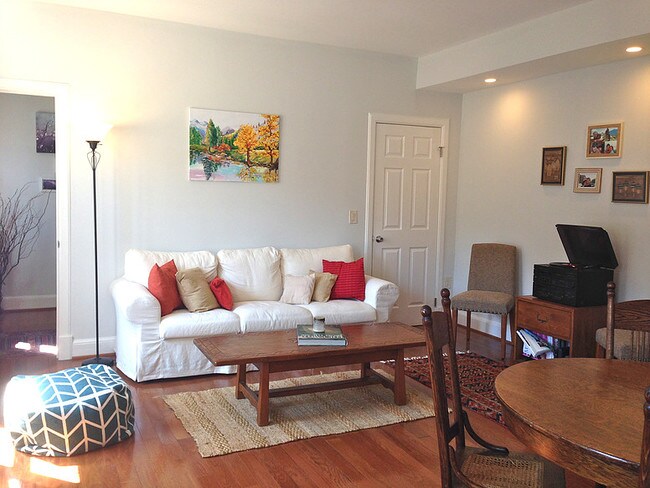 Foto del edificio - 1673 Park Rd NW