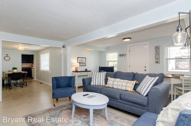 Building Photo - 2 br, 1.5 bath House - 613 K Avenue