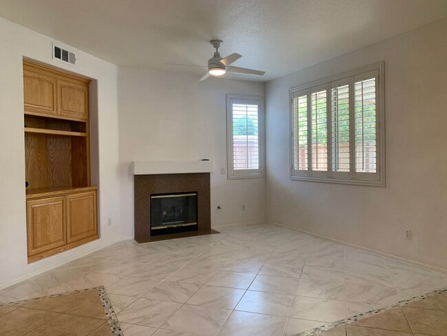 Building Photo - Paloma Del Sol 3 bedroom house for rent