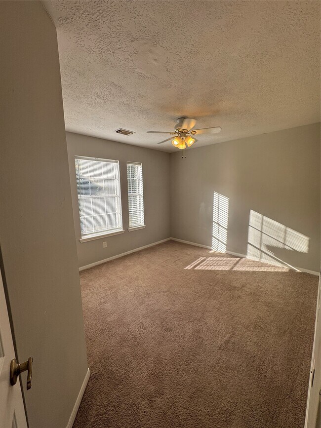 Foto del edificio - 24315 Tucker House Ln