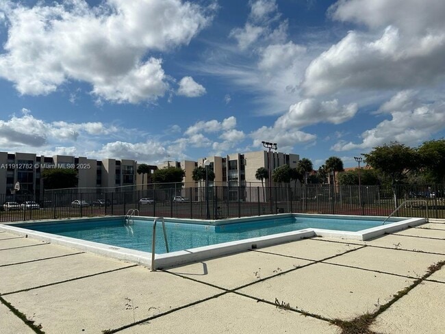 Foto del edificio - 9401 SW 4th St