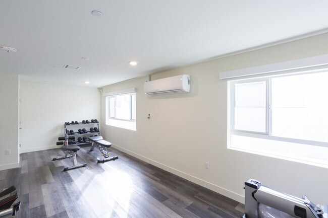 Gimnasio - 3667 Mentone Ave