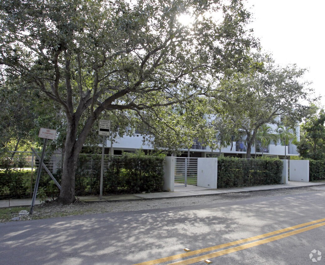 Building Photo - 7541 SW 61st Ave