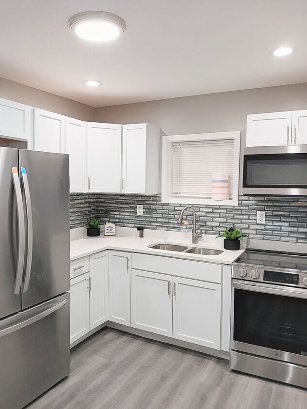 Primary Photo - Charming Hideaway