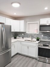 Building Photo - 1607 E Columbus Dr