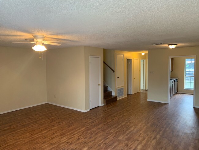 Building Photo - 64 Colonial Dr