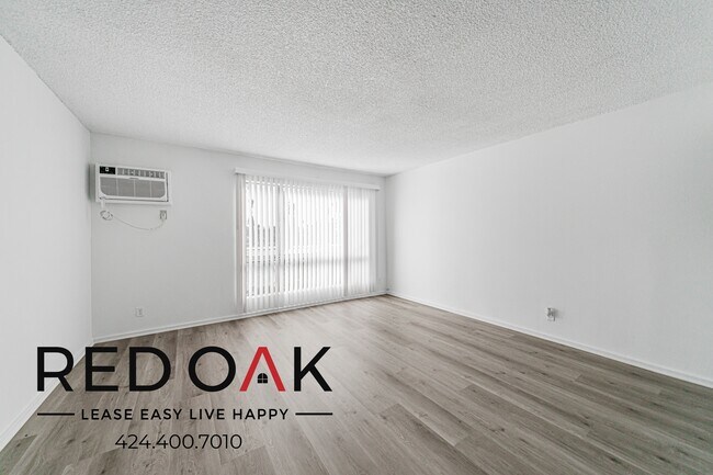 Foto del edificio - 21315 Roscoe Blvd