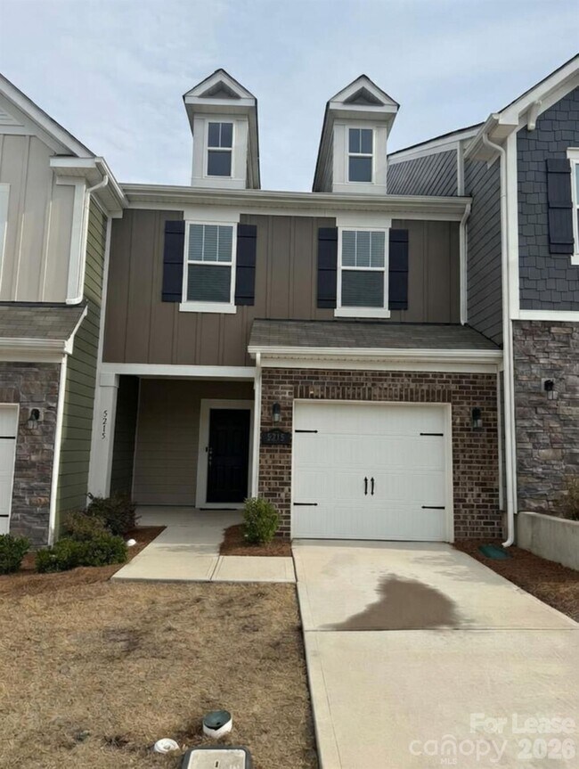 Foto del edificio - 5215 Maynard Hl Dr