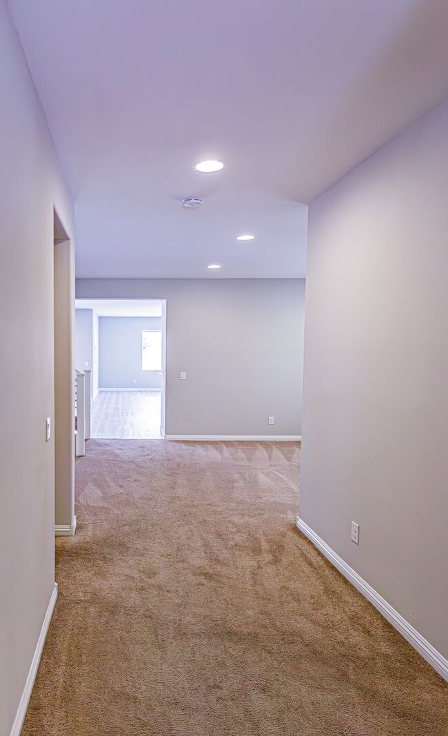 Building Photo - Beautiful Home in a Gated Community