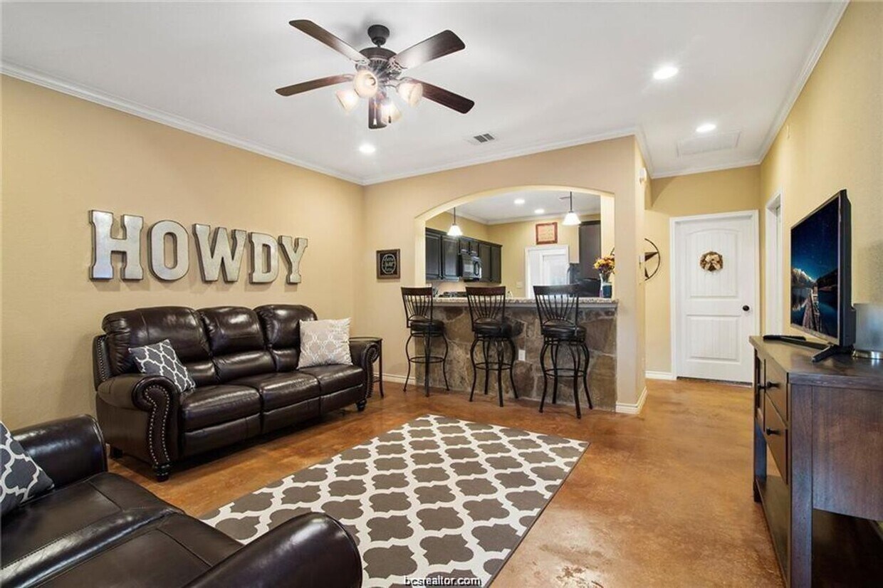 Living room - 2918 Old Ironsides Dr