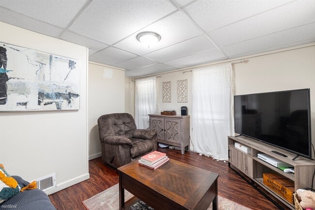 Building Photo - 2 br, 1 bath House - 12 Grove Street