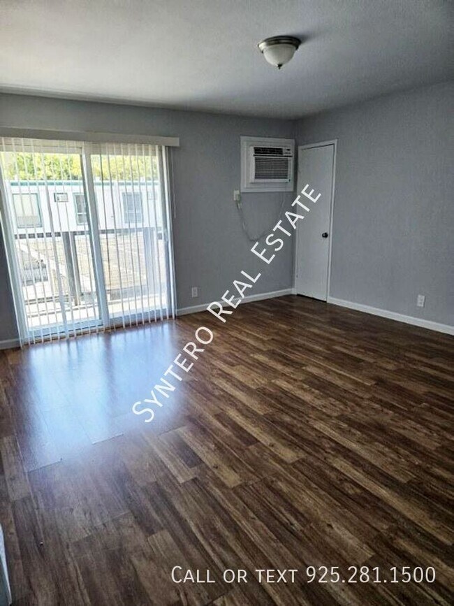 Foto del edificio - 4819 Clayton Rd