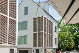 Building Photo - 4 Sanctuary Ct