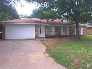 Building Photo - 6409 Hidden Springs Dr