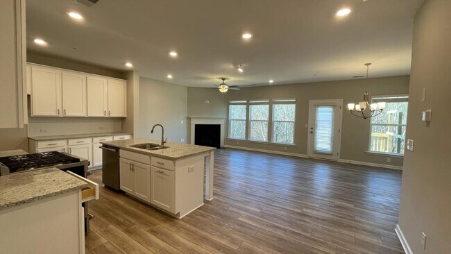 Building Photo - 1367 Elderwood Way