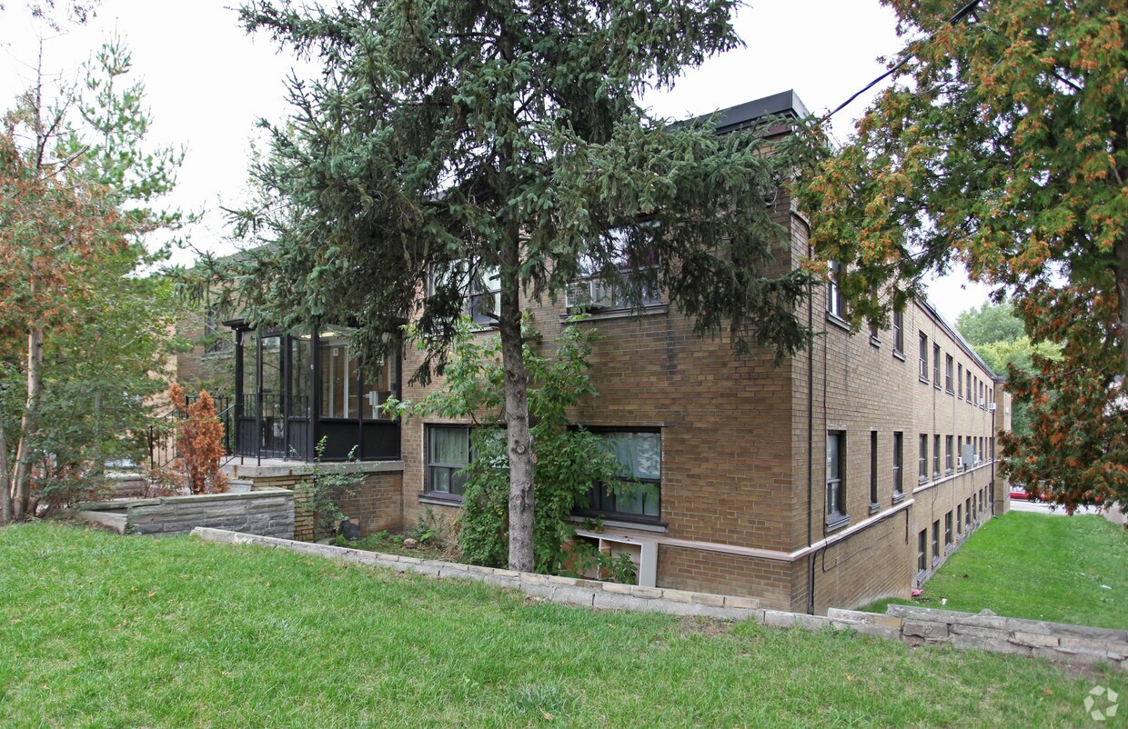 83 Clearview Hts, Toronto, ON M6M 2A3 Apartments 83 Clearview Hts