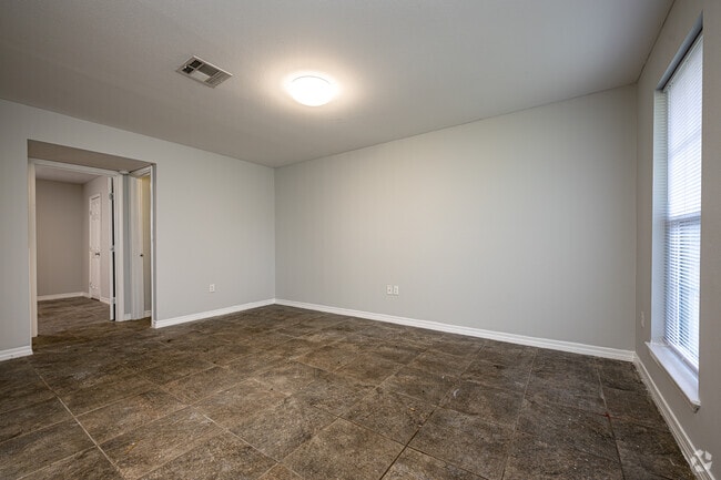 1BR, 1BA - 625SF - Living Room - Pine Square Apartments