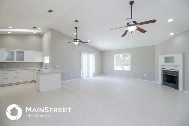 Building Photo - 8008 W Tuckey Ln