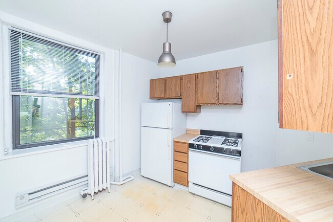 Foto del edificio - 438 W Belden Ave