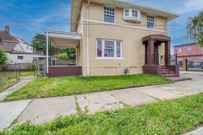 Building Photo - 5421 Toledo St