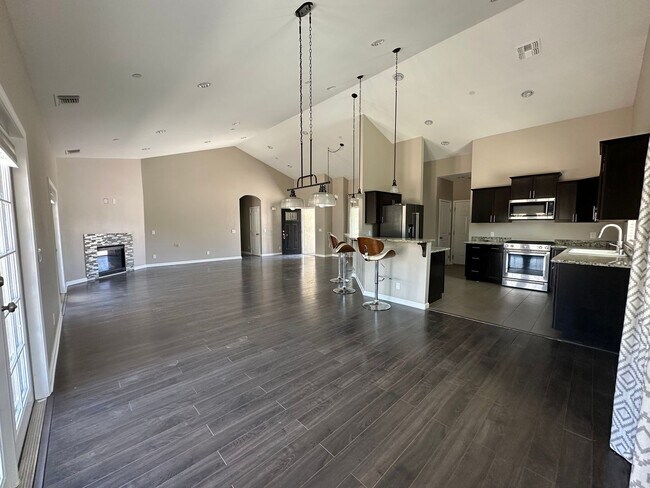 Foto del edificio - Beautiful, Updated 3 bedroom 2 bathroom home ready to welcome you HOME!