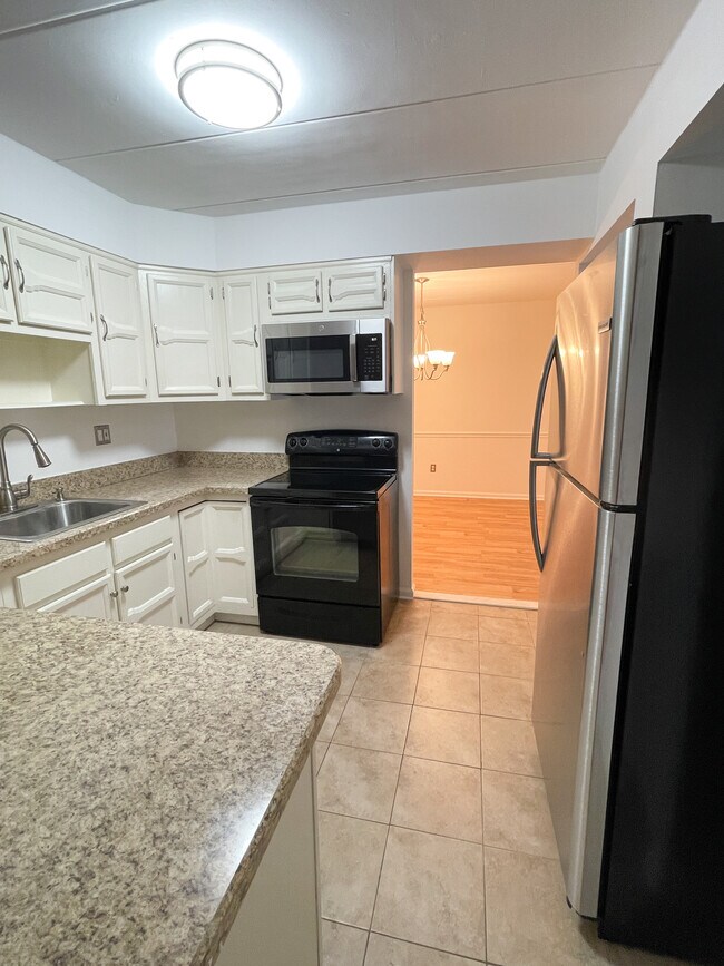 Foto del edificio - 56 Oakridge Dr