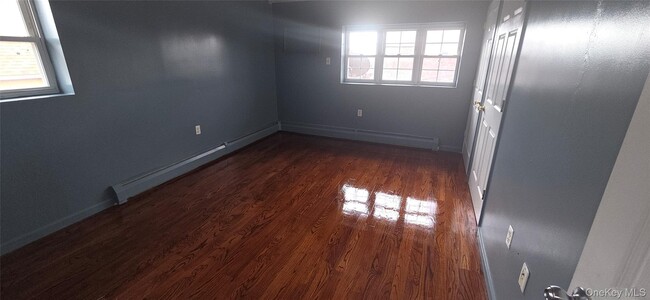 Building Photo - 1561 E 94th St