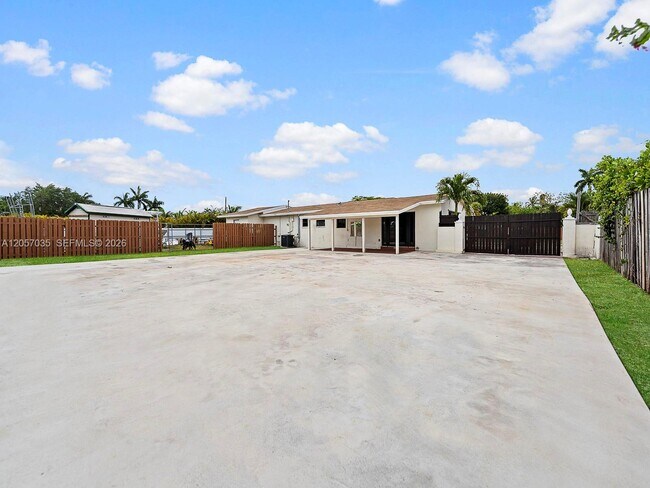 Foto del edificio - 16321 SW 96th Ave