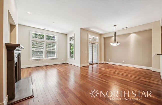 Foto del edificio - Stunning Renaissance at Peterkort Woods To...