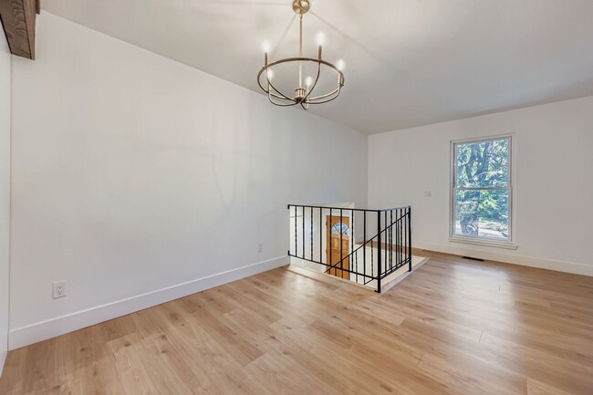 Building Photo - Recently Remodeled 4BD, 3BA Louisville Home