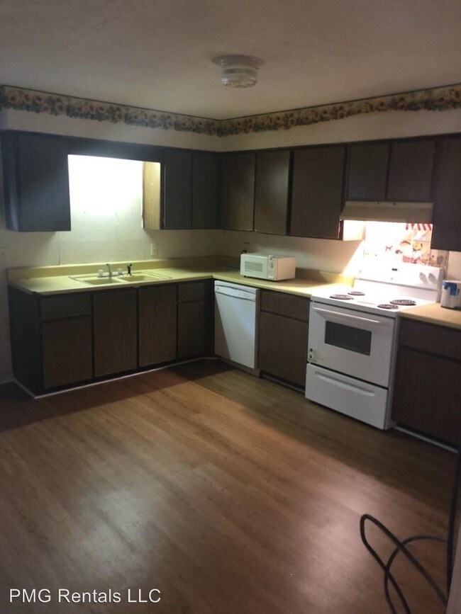 Building Photo - 2 br, 1 bath House - 229 A S. Edgewood Dr.