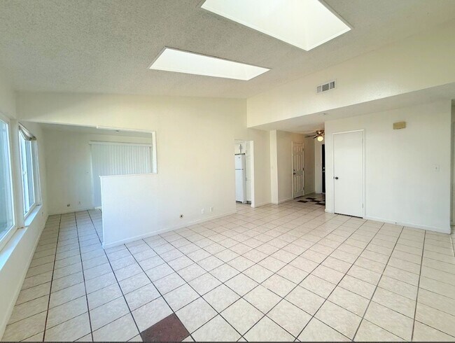 Foto del edificio - 455 Columbia Ave