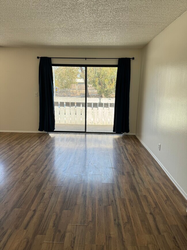 Foto del edificio - 5075 Atlantic Ave