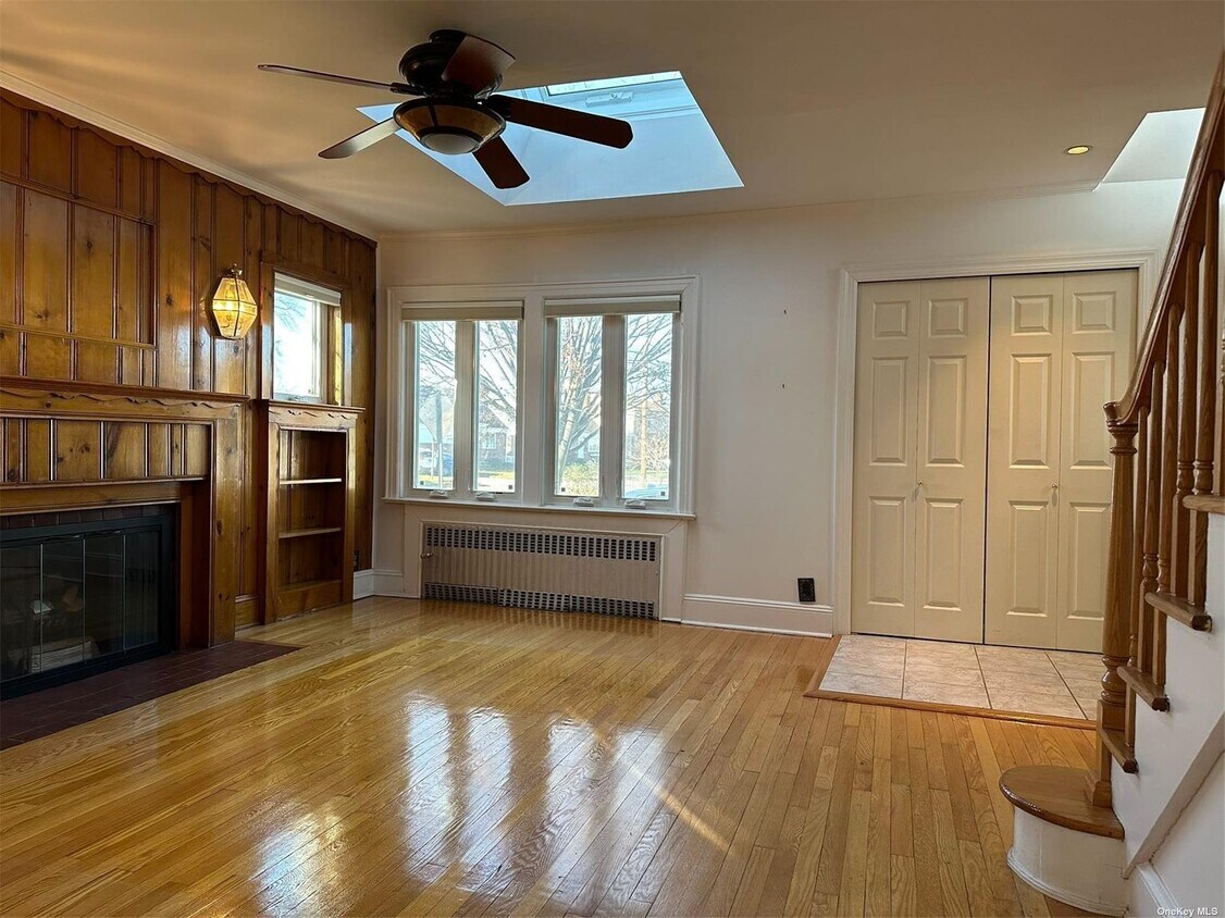 Primary Photo - 101 Tulip Pl