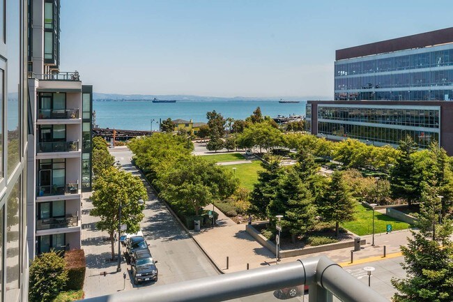 Building Photo - Madrone Corner Condo with Terrace