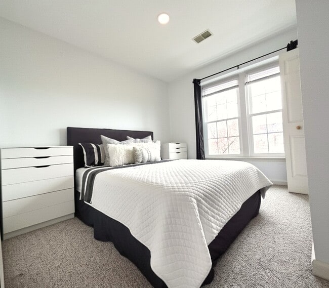 Foto del edificio - 6399 Stagg Ct