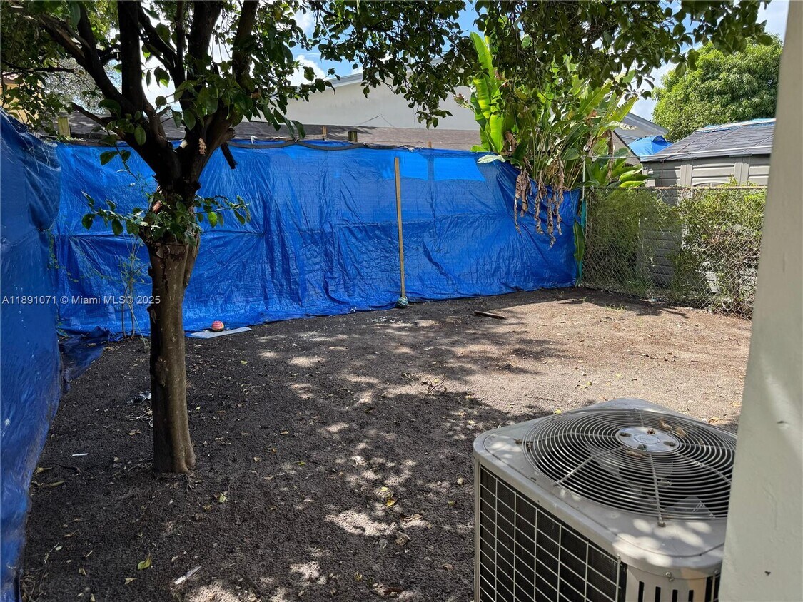 Foto principal - 3438 NW 4th St