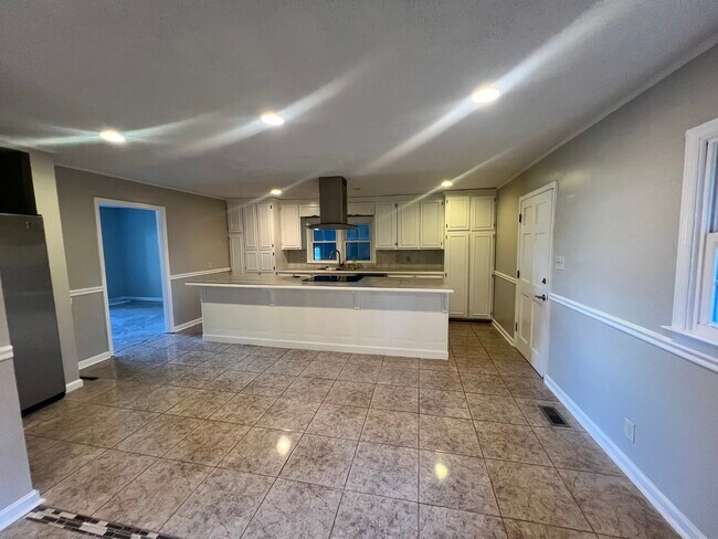 Foto del edificio - 333 Chapman Rd