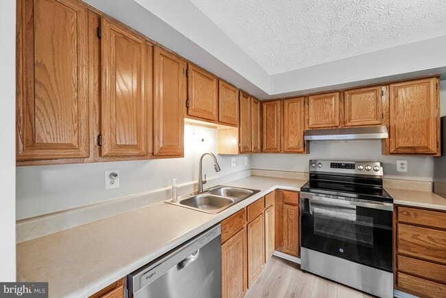 Building Photo - 8025 Tyson Oaks Cir