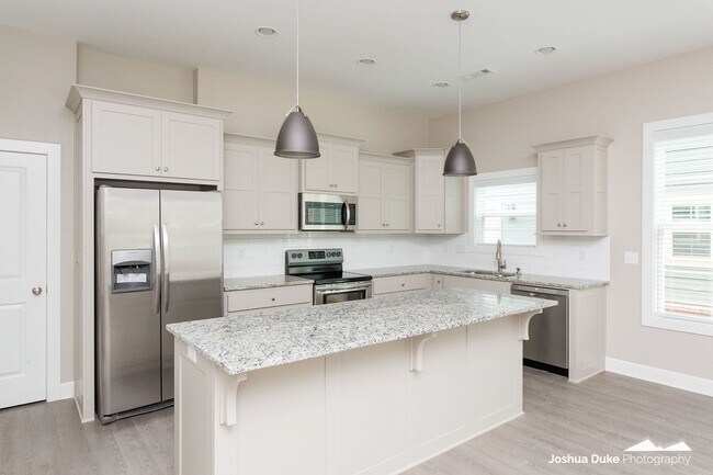 Foto del edificio - Pre-Leasing for August 6th - 4 Bedroom 4.5...