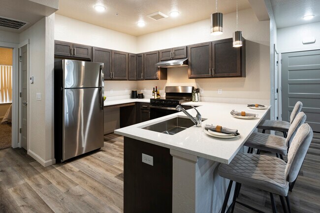 3 habitaciones, 2 baños - 1356 pies cuadrados - Cocina - The Residence at Corbin Crossing